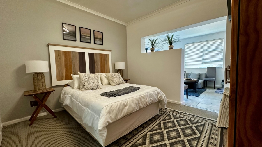 5 Bedroom Property for Sale in Rooi Els Western Cape